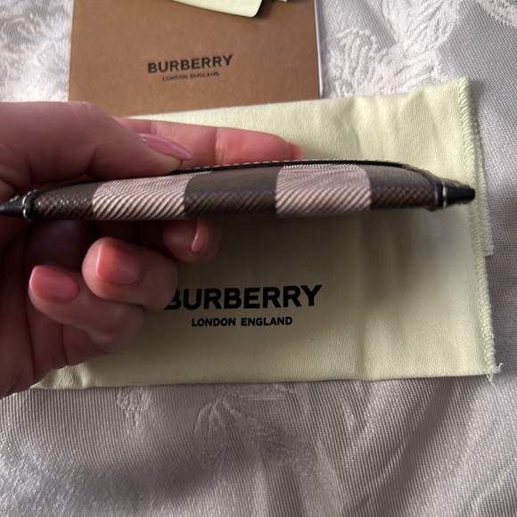 Brand New Women’s Burberry Check and Two-tone Leather Card Case in Dark Brown - Picture 4 of 6